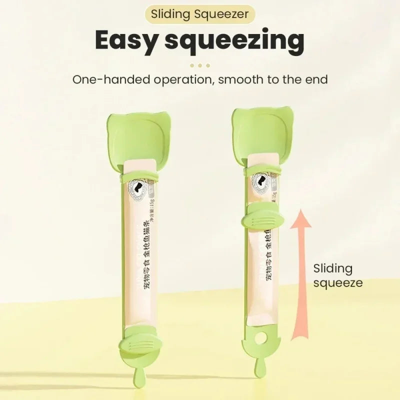 New Cat Treat Squeeze Spoon - Mess-Free Pet Feeding Tool for Cats, Snack Scoop, and Essential Pet Supplies